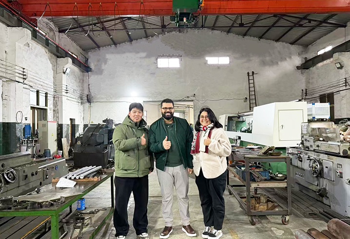Visita la fábrica | Clientes sudamericanos visitan la fábrica